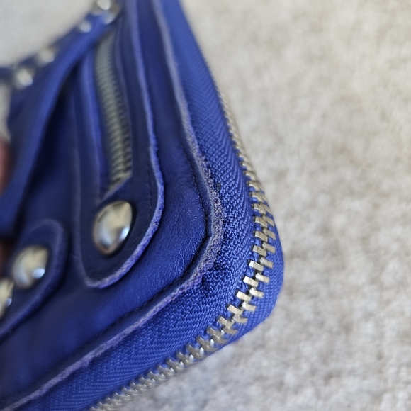 Linea Pelle Cobalt Leather Dylan Zip Wallet - Picture 16 of 17